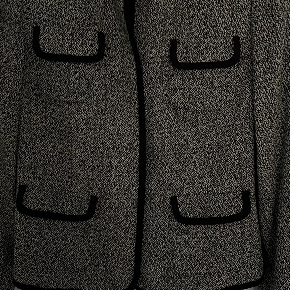 Charter Club blazer size 8. Like new condition. - Picture 3 of 7